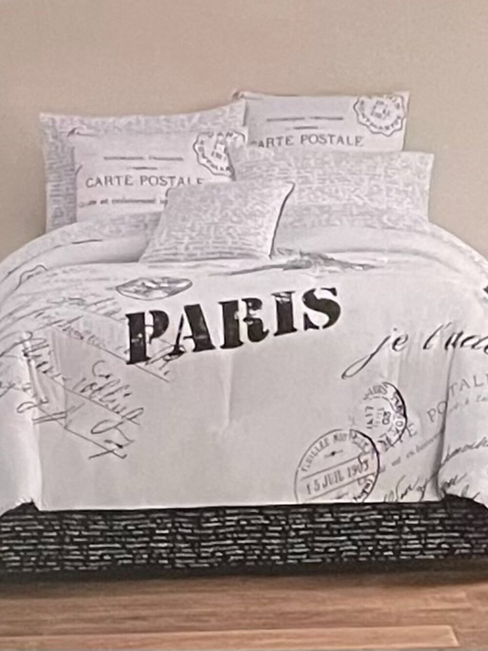 Queen size Paris bed comforter set